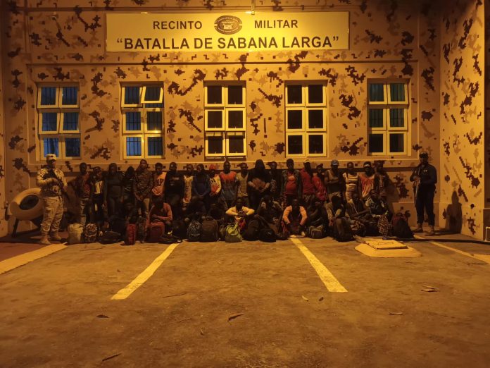 CESFronT y Ejército detienen 34 haitianos que ingresaron al país de manera irregular