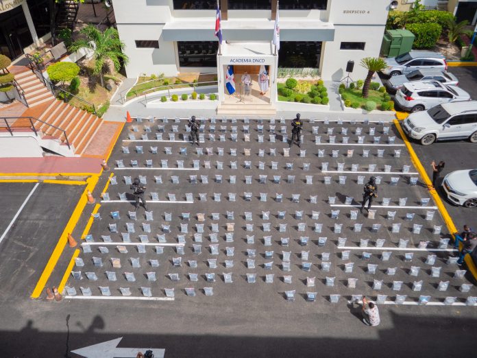 DNCD DA OTRO GOLPE AL NARCOTRAFICO OCUPA 1.3 TONELADAS DE COCAÍNA EN PUERTO CAUCEDO DNCD DA OTRO GOLPE AL NARCOTRAFICO OCUPA 1.3 TONELADAS DE COCAÍNA EN PUERTO CAUCEDO