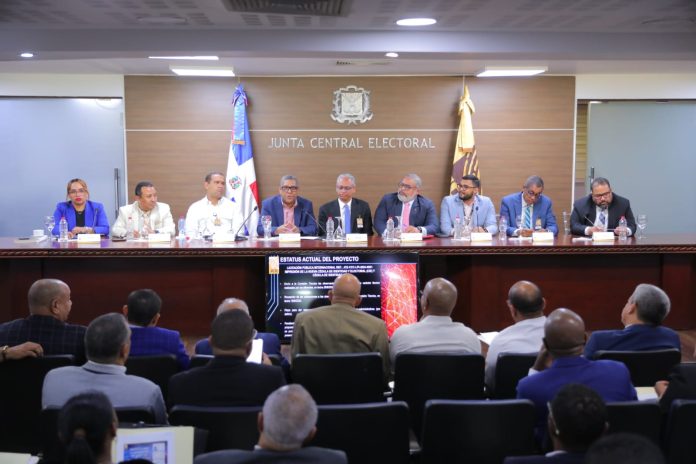 La Junta Central Electoral presenta a las organizaciones políticas el estatus del proyecto para la renovación de la cédula de identidad y electoral La Junta Central Electoral presenta a las organizaciones políticas el estatus del proyecto para la renovación de la cédula de identidad y electoral
