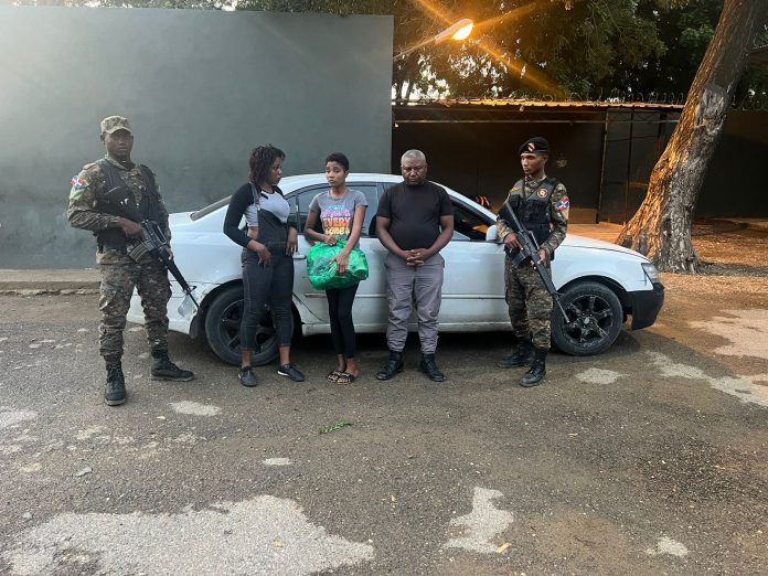 Ejército detiene Capitán PN por tráfico de indocumentados Ejército detiene Capitán PN por tráfico de indocumentados