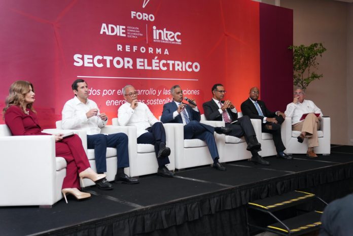Ministro Santos Echavarría dice se desarrollan 30 proyectos de generación eléctrica para suplir demanda creciente Ministro Santos Echavarría dice se desarrollan 30 proyectos de generación eléctrica para suplir demanda creciente