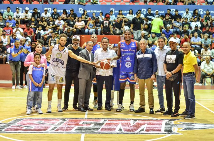 Ministro Kelvin Cruz anuncia aporte de un millón de pesos para el baloncesto de SFM