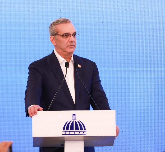 Presidente Abinader destaca logros claves en medio ambiente y su transformación digital durante LA Semanal