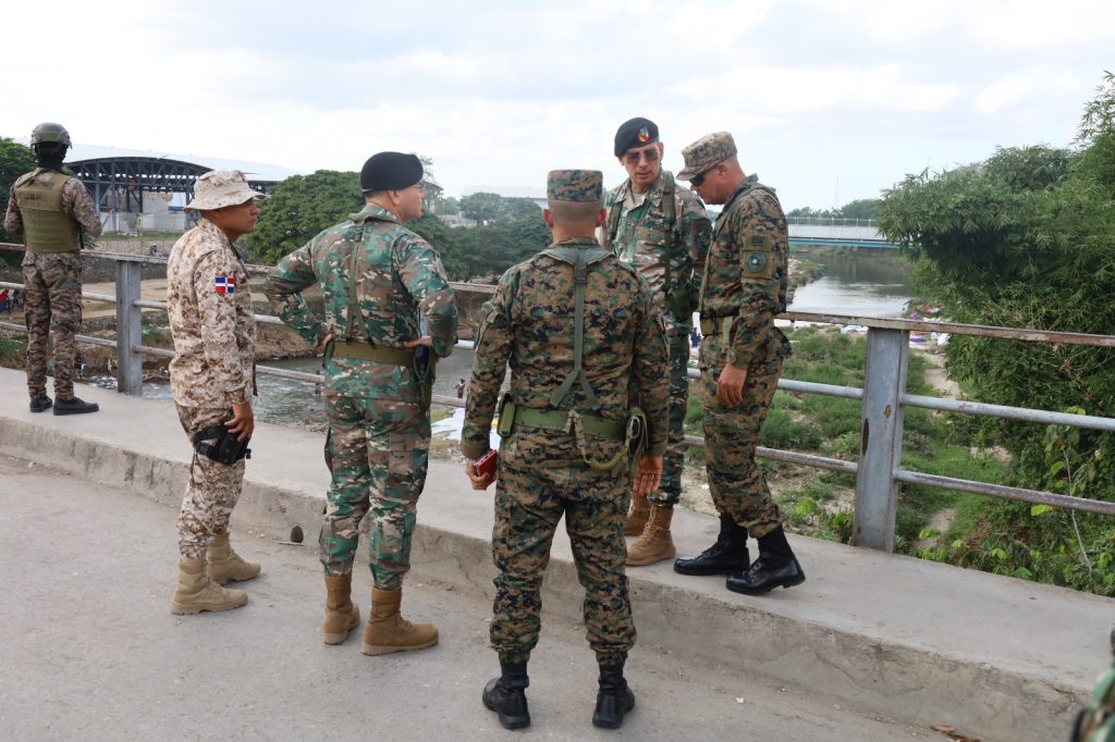 Comandante General del Ejército recorre diversas zonas de la frontera dominico-haitiana