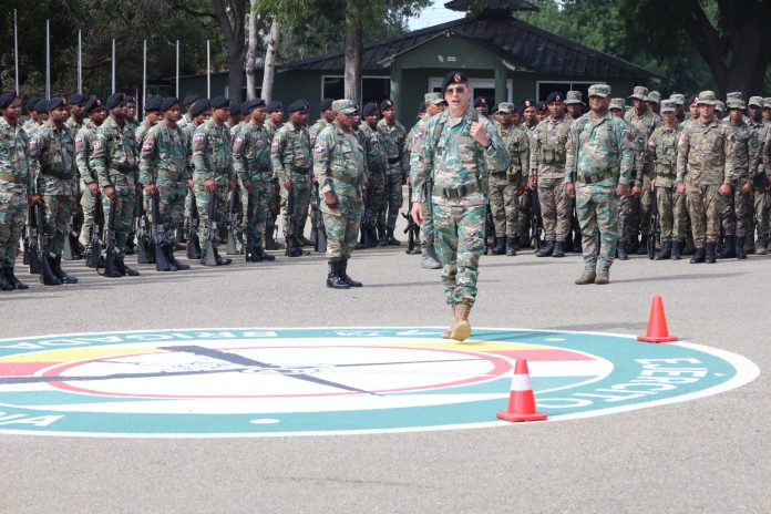 Comandante General del Ejército recorre diversas zonas de la frontera dominico-haitiana Comandante General del Ejército recorre diversas zonas de la frontera dominico-haitiana
