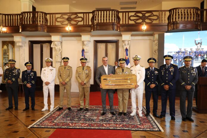 Abinader expresa orgullo, agradecimiento y compromiso por las Fuerzas Armadas y la Policía Nacional; reafirma visión de seguir fortaleciéndolas