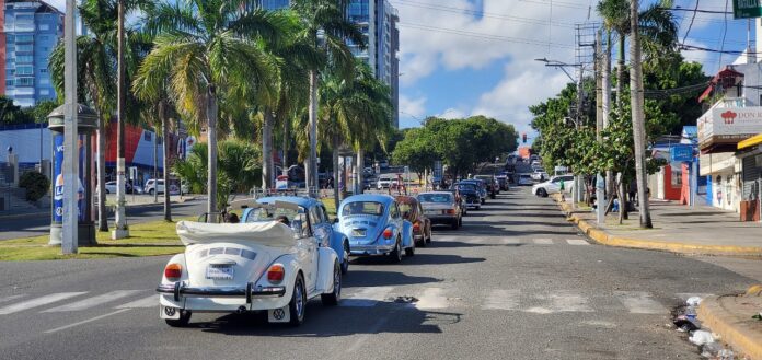 Duartianos invitan este domingo a exhibición y desfile de autos antiguos Duartianos invitan este domingo a exhibición y desfile de autos antiguos
