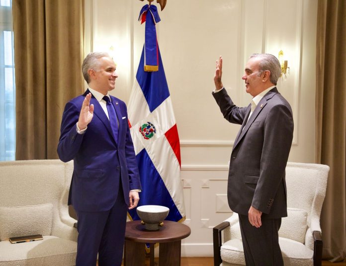 Presidente Abinader juramenta como nuevos ministros de Obras Públicas y de Educación a Eduardo Estrella y Luis Miguel De Camps