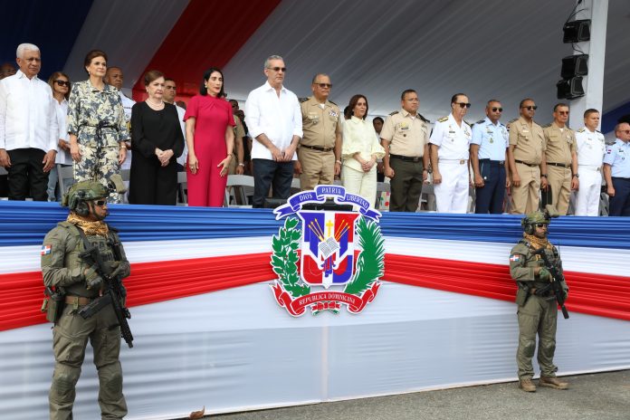 Abinader encabeza desfile militar por el 181 aniversario de la Independencia Nacional