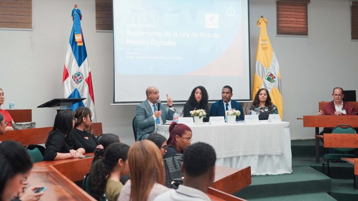 Jueces participan en diálogo sobre consulta al proyecto que modifica Reglamento de la ley de Uso de Medios Digitales