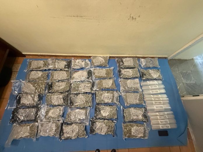 DNCD apreso extranjero con 32 paquetes de marihuna en Aeropuerto Gregorio Luperón