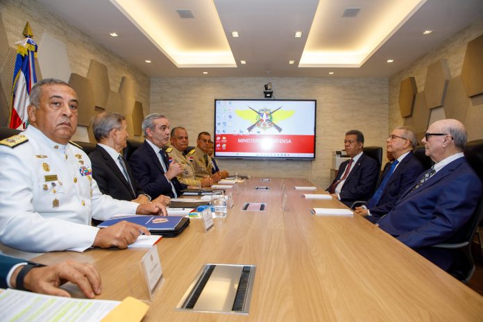 Histórico encuentro de expresidentes dominicanos marca inicio de una política de Estado frente a crisis haitiana