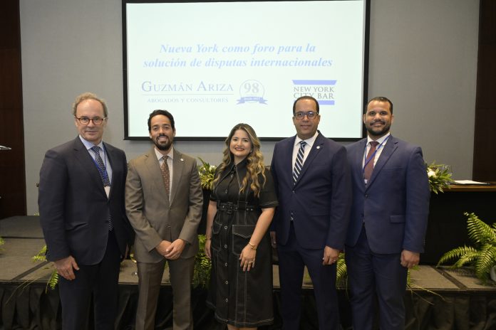 Ofrecen cóctel a delegación de abogados de Nueva York