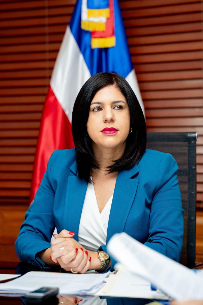 Senadora María Mercedes Ortiz apoya políticas migratorias del presidente Abinader