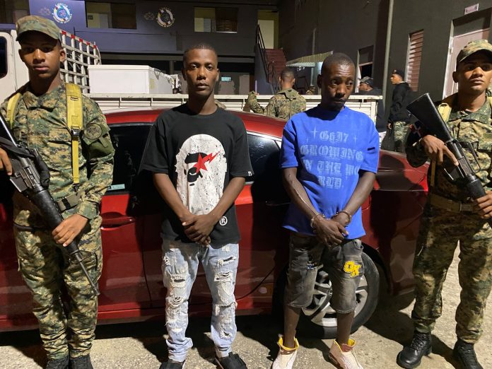 Detienen segundo teniente del ERD y cabo de la PN con inmigrantes haitianos indocumentados en San Juan de la Maguana