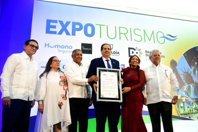Expoturismo reconoce a Víctor Atallah por impulsar el turismo médico y fortalecer la calidad sanitaria