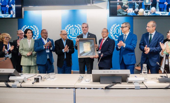 .Presidente Abinader recibe reconocimiento en acto de la OIT en Ginebra, Suiza por su respaldo a los derechos, dignidad y bienestar de la clase trabajadora