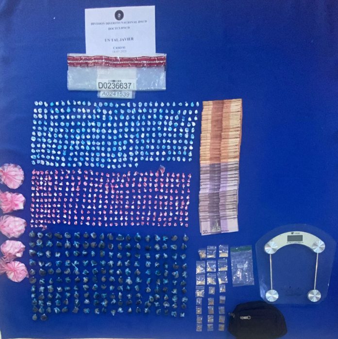 DNCD EJECUTA OTRAS INTERVENCIONES EN CAPOTILLO Y CONFISCA MÁS DE 6,000 GRAMOS DE DROGAS DNCD EJECUTA OTRAS INTERVENCIONES EN CAPOTILLO Y CONFISCA MÁS DE 6,000 GRAMOS DE DROGAS