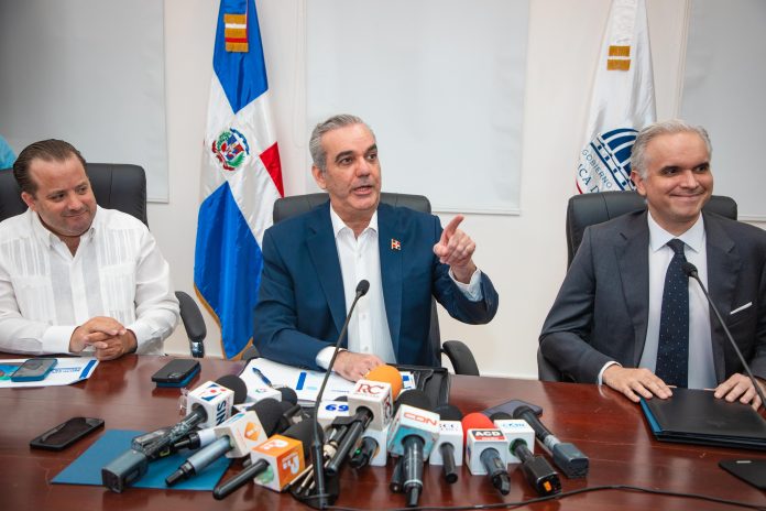 Abinader da seguimiento a acciones para que año escolar 2025-2026 sea un éxito