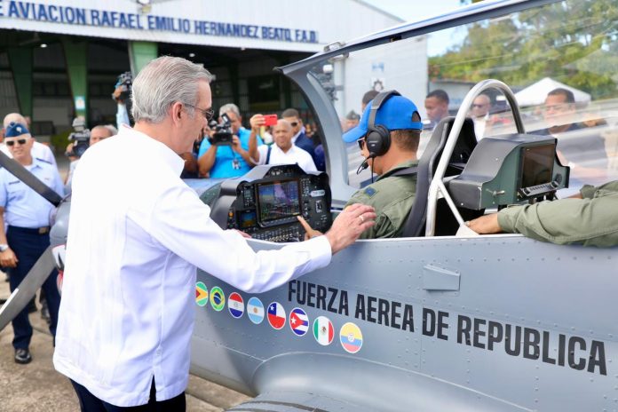Presidente Abinader sigue reforzando y modernizando seguridad aérea del país con ensamblaje de los aviones TP-75 Dulus, en la Base Aérea de San Isidro