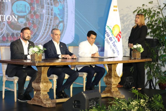Presidente Abinader encabeza histórica firma de acuerdo entre RD y la FCCA que posiciona al país como hub regional de cruceros