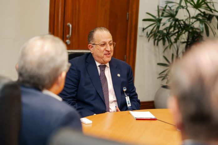 Ministro Magín Díaz se reúne con la ONEC; reafirma apertura al diálogo para fortalecer economía nacional