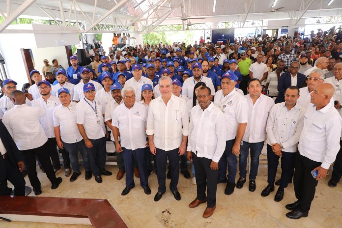 Presidente Abinader relanza proyecto para entregar 110 mil nuevos títulos de propiedad en terrenos del CEA para beneficiar a más de 440 mil personas