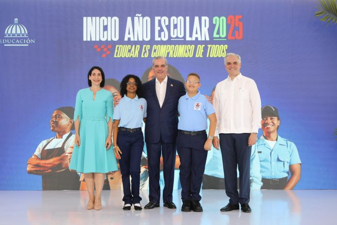 Presidente Abinader llama a los padres a acompañar y motivar a sus hijos en el nuevo año escolar 2025-2026