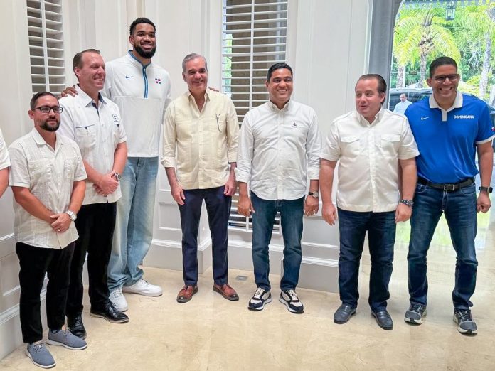 Presidente Abinader y Karl Towns construirán una arena en Tamboril