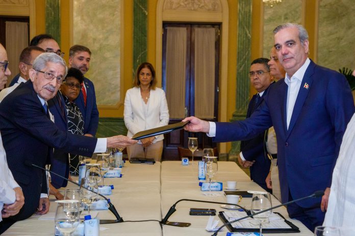 CES entrega informe final sobre crisis haitiana al presidente Abinader