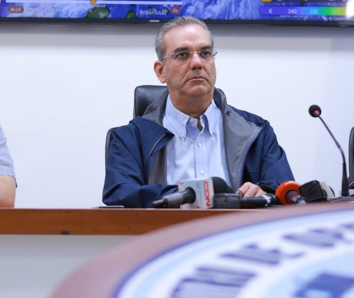 Abinader llama a la ciudadanía a seguir las recomendaciones oficiales y mantenerse atenta a los informes