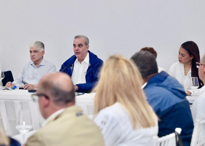Abinader pasa balance a obras en curso, define prioridades para el 2026
