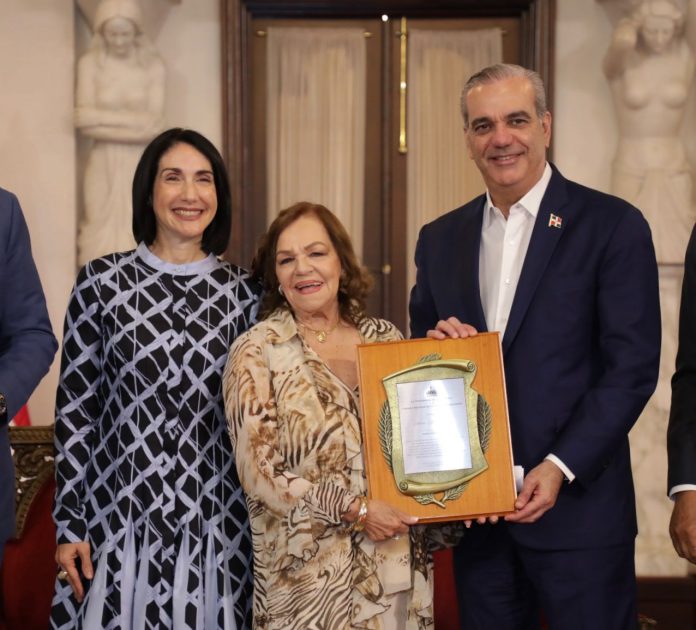 [5:05 a. m., 3/10/2025] Jorgito Director gestión: Dirección de Prensa del Presidente 3 de octubre 2025 Actividades Distrito Nacional 10:00 a. m. El presidente Luis Abinader encabezará la Sexta Edición del Premio Anual "Protector de la Persona Envejeciente" y "Adulto Mayor". Lugar: Salón Las Cariátides. La Altagracia 12:30 p. m. El mandatario participará en la Cumbre Empresarial Regional, organizada por "World Governments Summit" de los Emiratos Árabes Unidos. Lugar: Punta Cana. [5:12 a. m., 3/10/2025] Jorgito Director gestión: Reunión del Consejo Nacional de la Magistratura (CNM) [10:09 a. m., 3/10/2025] Jorgito Director gestión: https://maps.google.com/maps?q=18.540388107299805%2C-68.35829162597656&z=17&hl=es [10:09 a. m., 3/10/2025] Jorgito Director gestión: Participación en la Cumbre Empresarial Regional, en el Salón de Eventos del Hotel The Westin Punta Cana [12:24 p. m., 3/10/2025] Jorgito Director gestión: Presidente Abinader entrega premios Adulto Mayor del Año a Josefina Miniño y Protector de la Persona Envejeciente a Sor Agripina Acosta