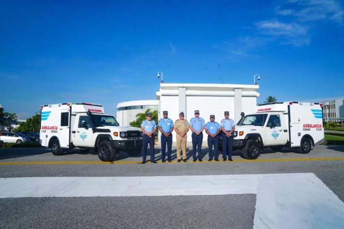 Ministerio de Defensa, a través de la Industria Militar Dominicana, entrega cuatro ambulancias todo terreno al CESAC para fortalecer la seguridad aeroportuaria nacional
