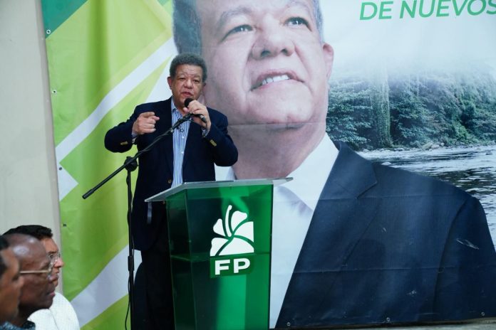 Leonel acusa al PRM de haber comprado elecciones con fondos de SeNaSa y anuncia obras prioritarias para La Cuchilla y Medina