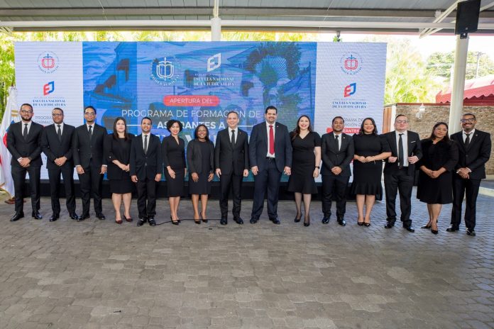 Presidente SCJ reafirma compromiso con una justicia ética durante ingreso de 13 nuevos aspirantes a jueces de la Escuela Nacional de la Judicatura Presidente SCJ reafirma compromiso con una justicia ética durante ingreso de 13 nuevos aspirantes a jueces de la Escuela Nacional de la Judicatura