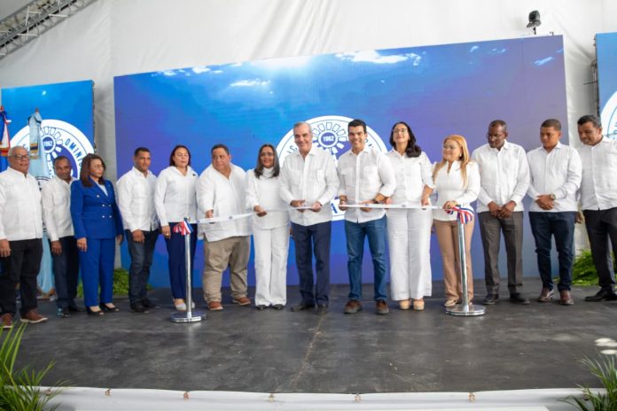 Presidente Abinader inaugura ampliación del acueducto de Azua y otras obras de agua potable que impactarán a más de 100 mil personas Presidente Abinader inaugura ampliación del acueducto de Azua y otras obras de agua potable que impactarán a más de 100 mil personas