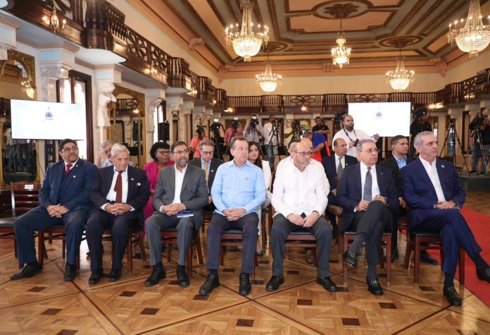 Presidente Abinader informa se destinó un aporte especial de RD$2,500 millones de pesos al Ministerio de Obras Públicas para correcciones de infraestructuras en el país