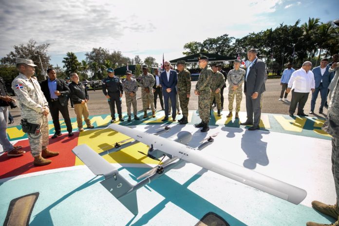 Presidente Luis Abinader entrega equipos militares, vehículos blindados FURIA, sistemas de drones y unidades de mitigación de desastres para fortalecer la seguridad nacional