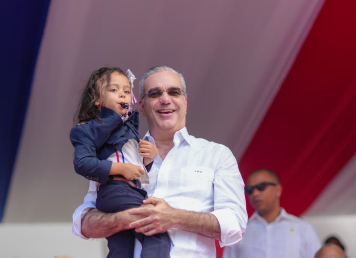 Presidente Abinader encabeza desfile cívico-militar y policial en conmemoración del 182 aniversario de la Batalla del 19 de marzo