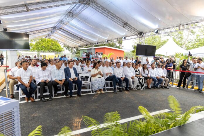 Abinader entrega el Hospital Municipal de Maimón remozado, ampliado y equipado con nueva área de Emergencia, junto al Centro de Primer Nivel