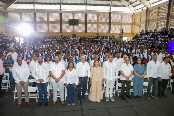 Presidente Abinader encabeza graduación de 1,156 jóvenes de Oportunidad 14-24 en la Región Sur; programa alcanza los 33,276 egresados