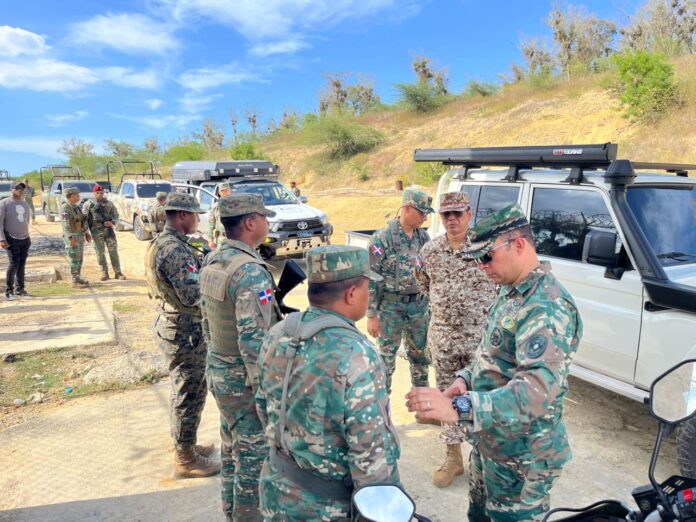 Comandante General del ejército realiza intensa supervisión operativa de tres días en la frontera Comandante General del ejército realiza intensa supervisión operativa de tres días en la frontera